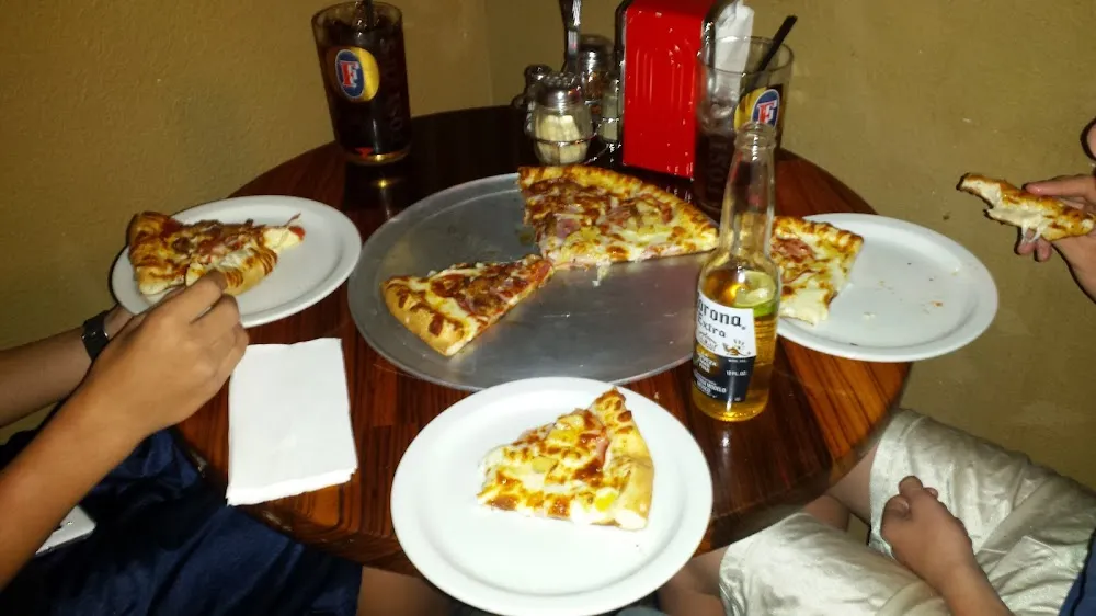 Hawaii Pizza with White Sauce